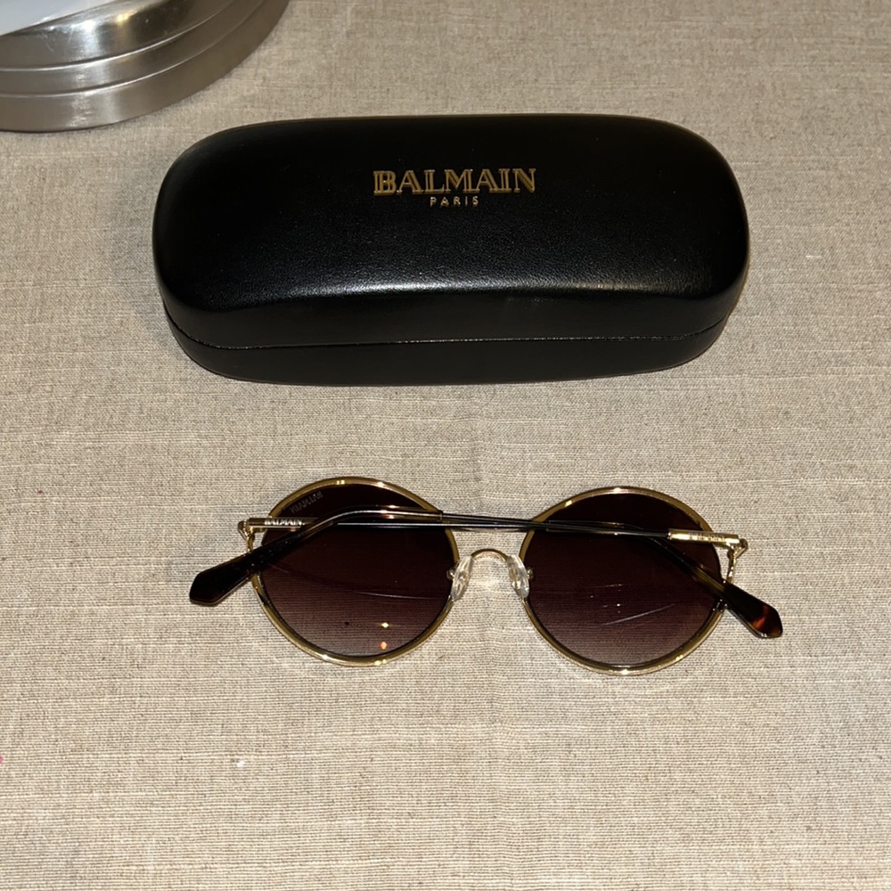 Balmain - Picture 2 of 2
